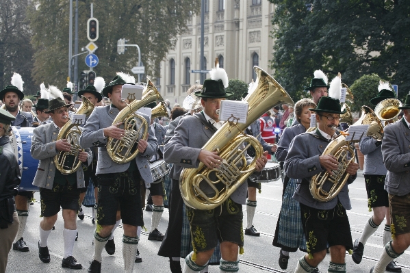 Foto Pemusik alat musik marching band
 festival