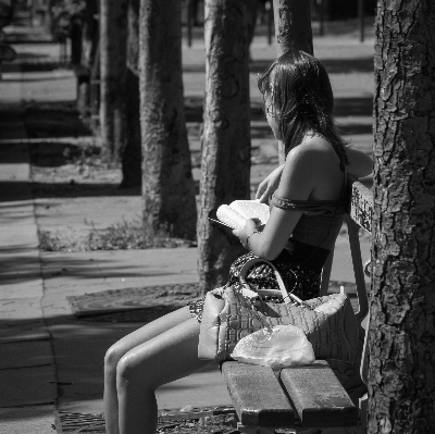 Foto Persona bianco e nero
 ragazza donna