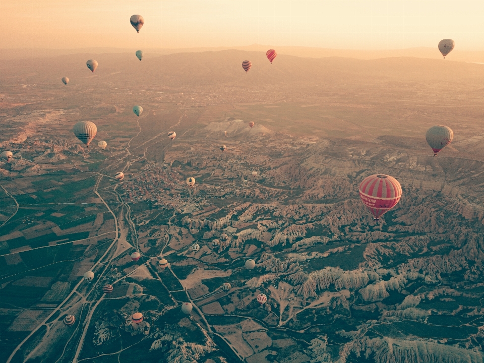 Paisaje horizonte cielo globo aerostático