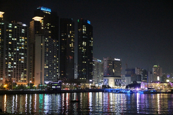 海 スカイライン 夜 街 写真