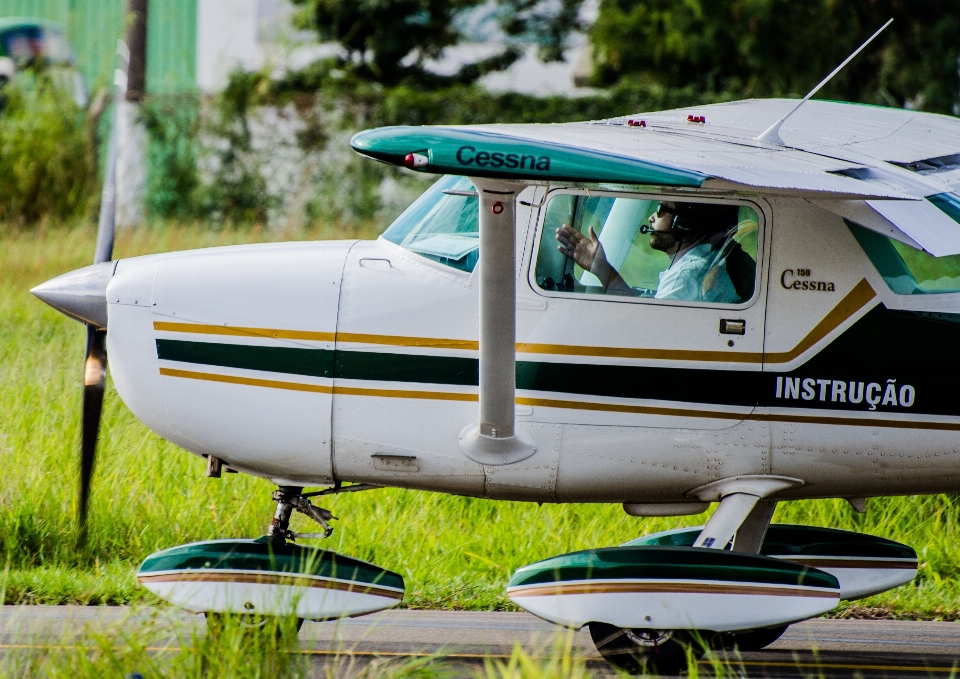 Flügel flugzeug ebene fahrzeug