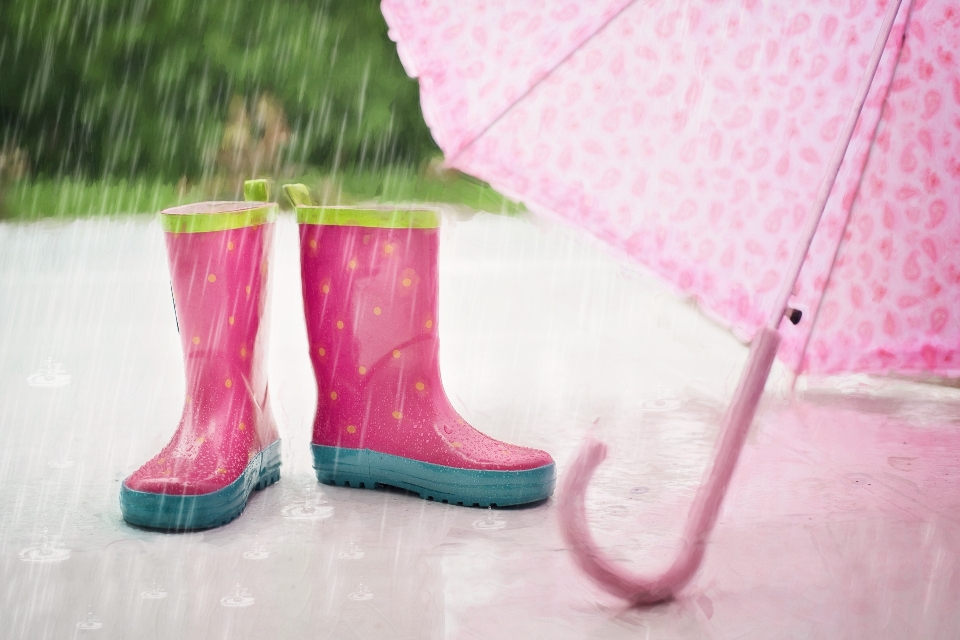 Outdoor shoe rain wet