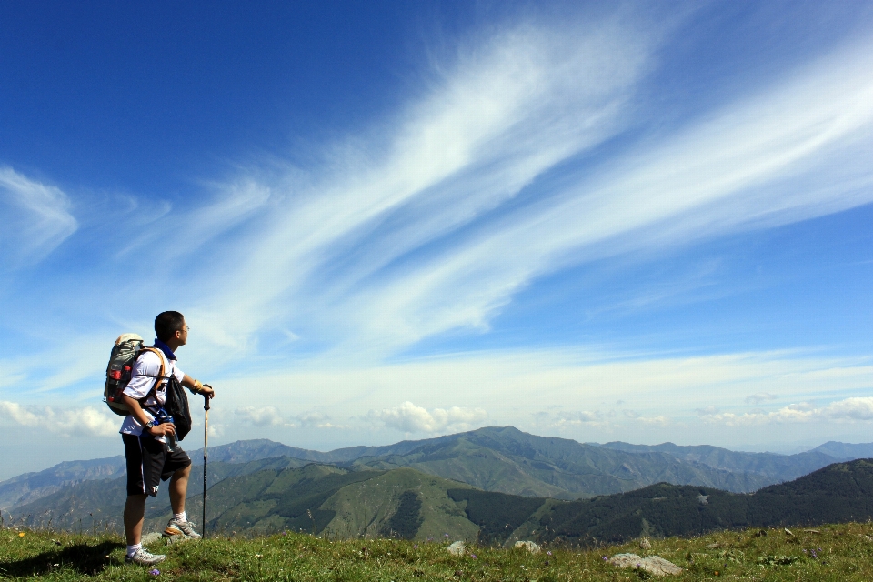 Paesaggio natura a piedi montagna