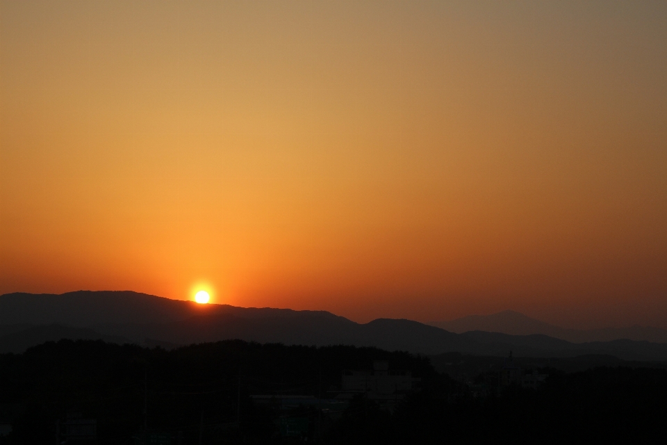 地平线 山 天空 太阳