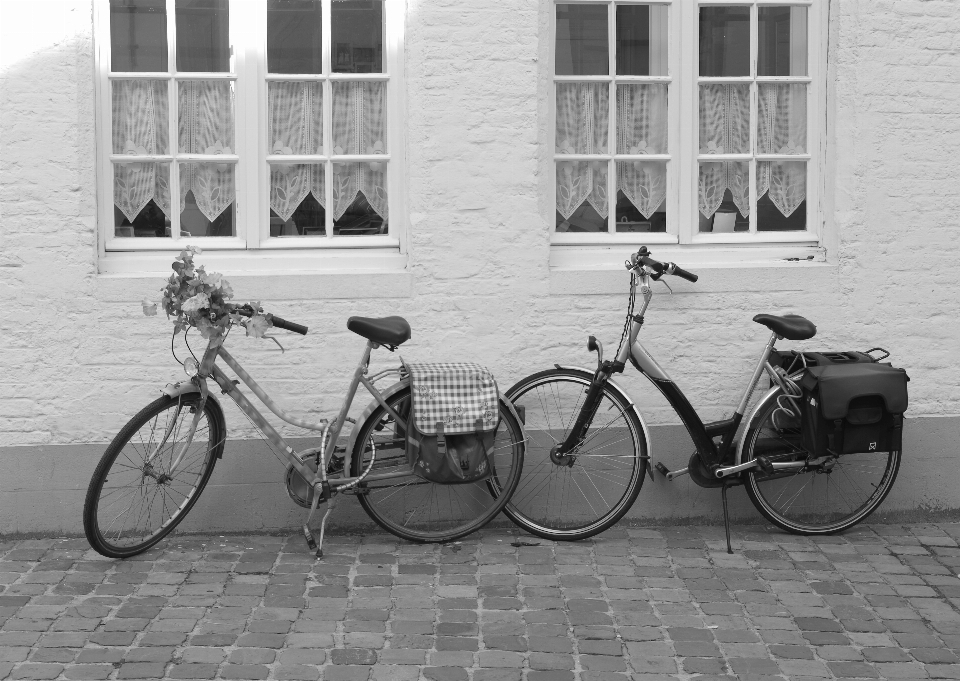 Noir et blanc
 route blanc rue