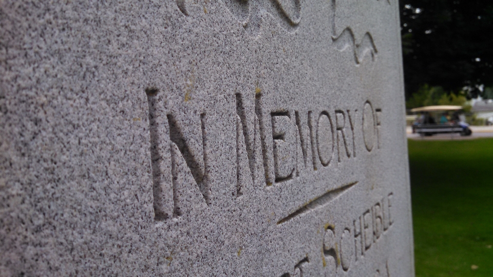 Wall monument memory grave