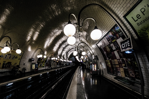 Light night paris tunnel Photo