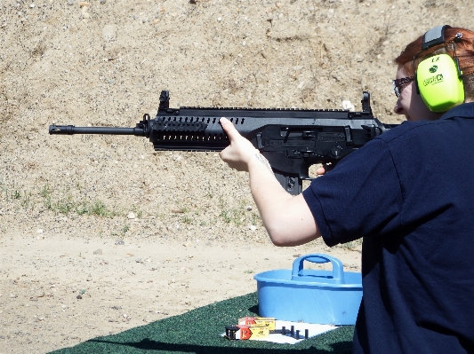 女の子 女性 兵隊 武器 写真