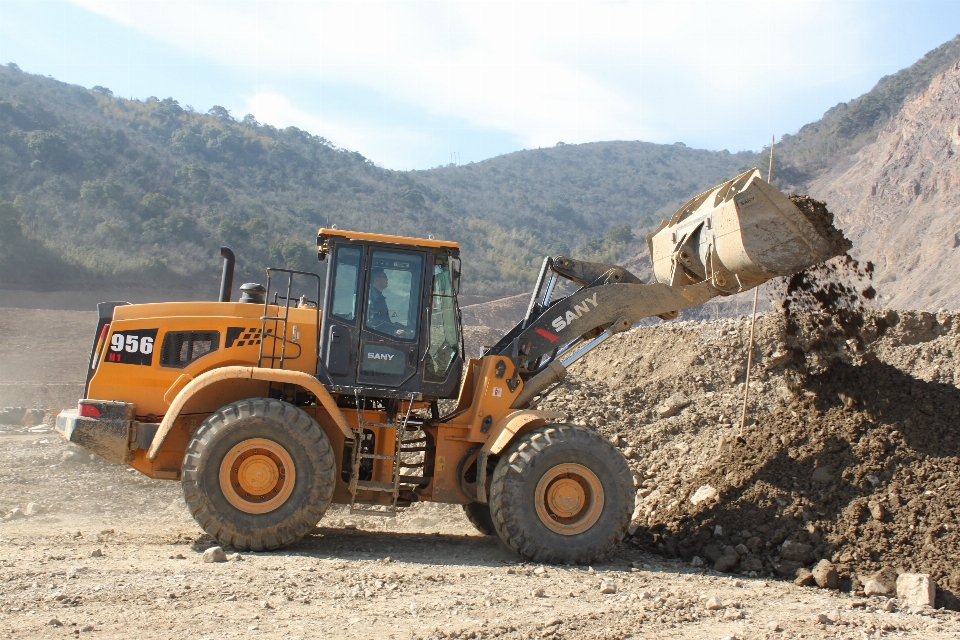 Tractor field asphalt vehicle