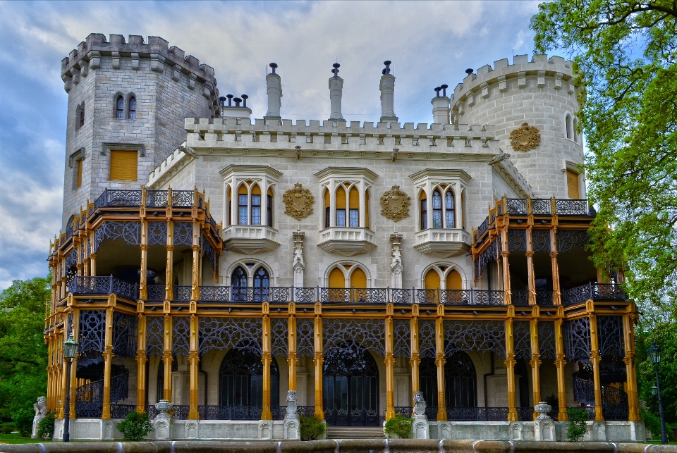 Arsitektur rumah besar
 bangunan