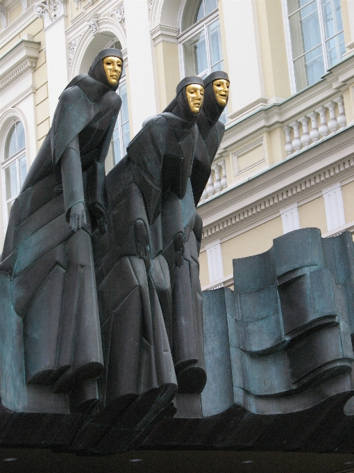 Monument statue skulptur theater