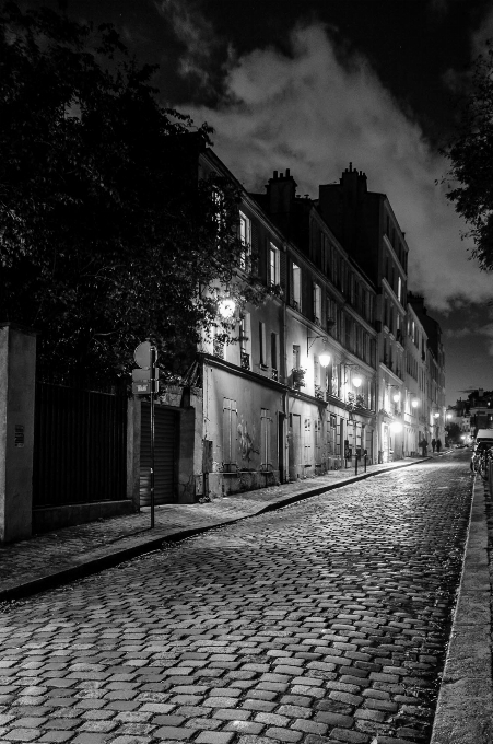 Lumière noir et blanc
 route blanc