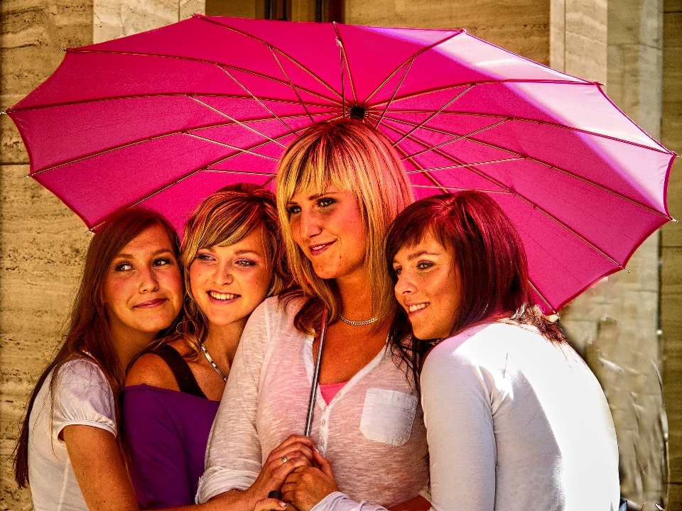 Screen girl red umbrella