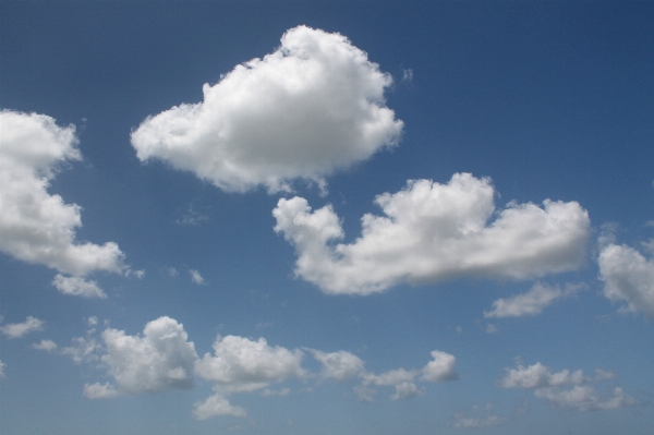 Foto Awan langit suasana siang hari