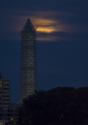 Foto Cakrawala lampu berpendar langit