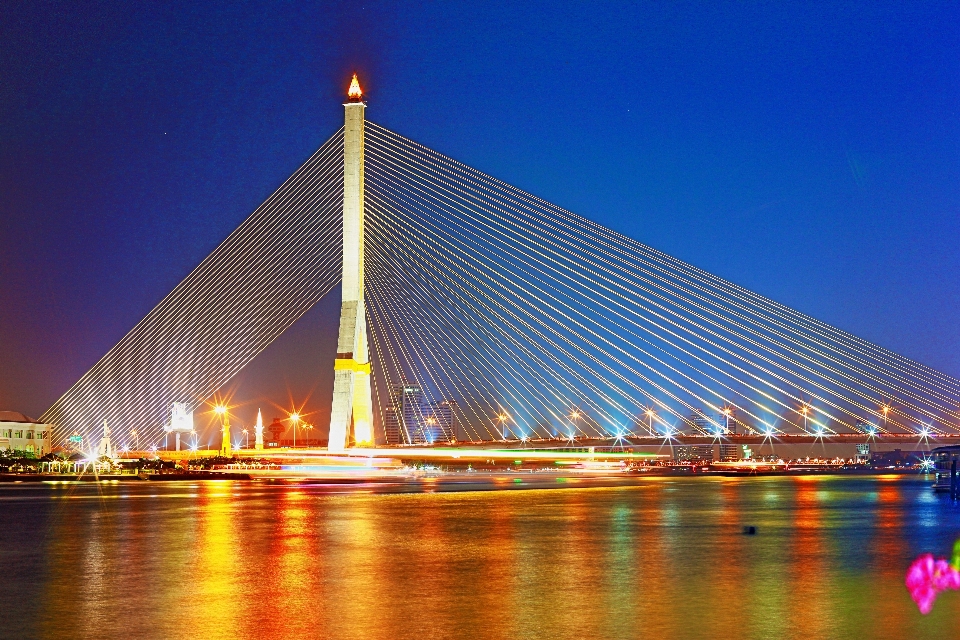 Paisaje luz puente noche