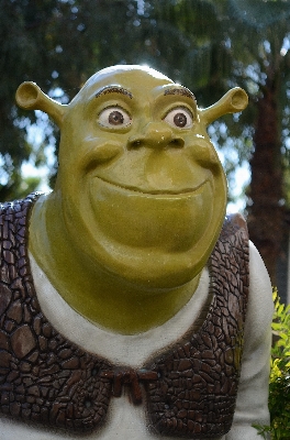 Foto Monumen patung hijau mulut