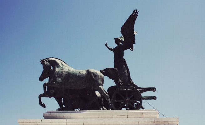 Foto Atap
 monumen patung kuno