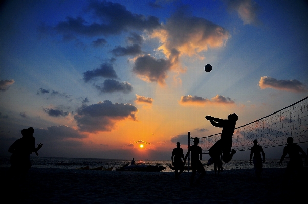 Foto Pantai laut pesisir pasir