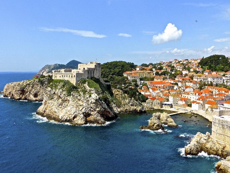 Praia mar costa oceano