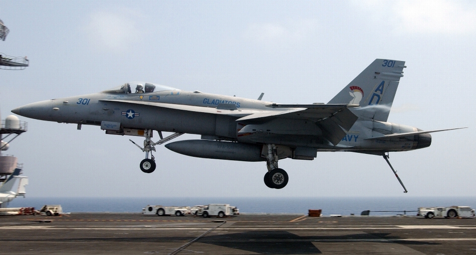 Nave aereo militare jet