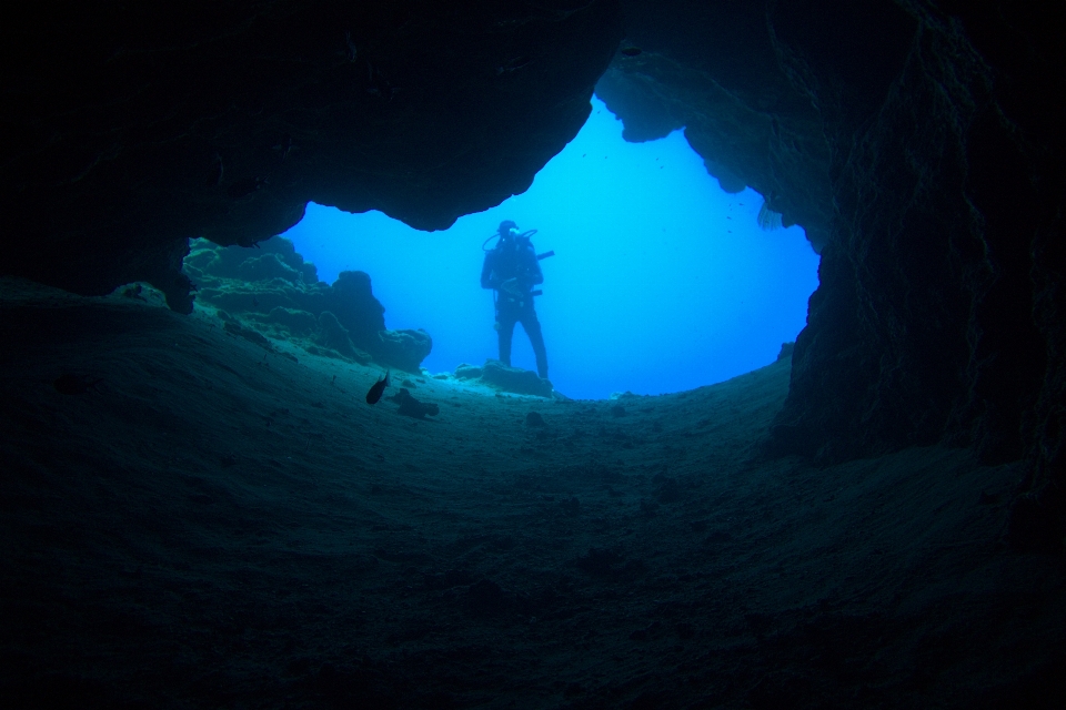 Formation diving underwater cave