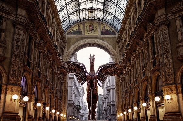 Foto Arquitetura prédio estátua fachada
