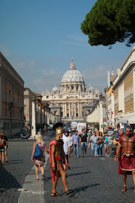 Città passerella folla vacanza