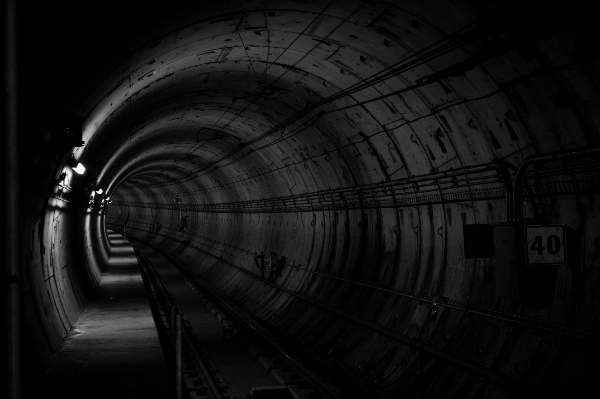 Foto Caminho luz preto e branco
 fotografia