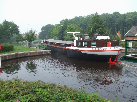 Foto Barco rio canal
 veículo