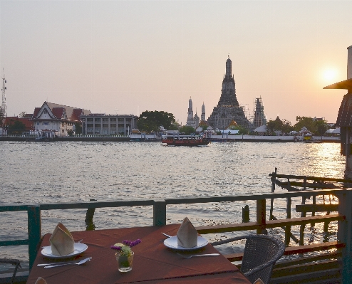 Foto Laut dock matahari terbenam kapal