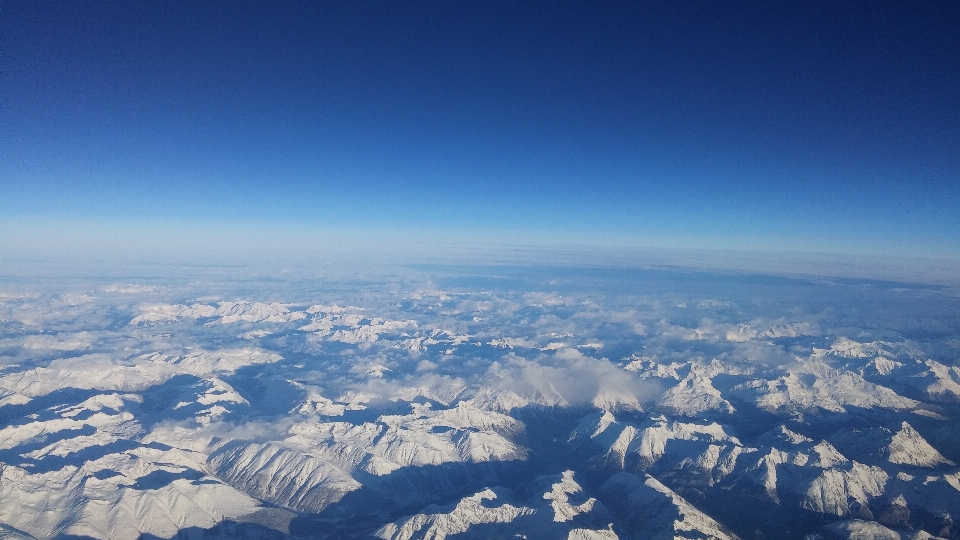 Horizonte montaña nieve nube