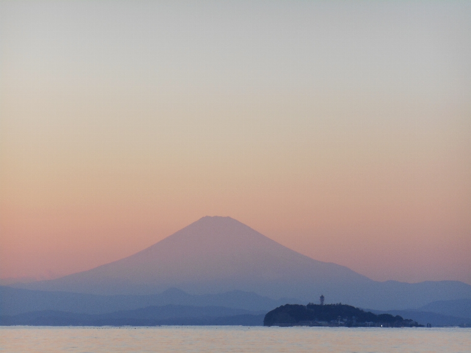 Paysage mer horizon montagne