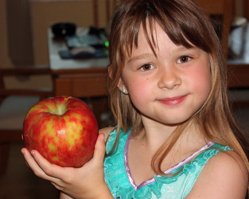 Apple person mädchen frucht