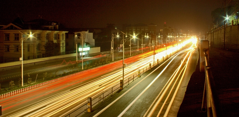 Foto Luz acompanhar tráfego noite