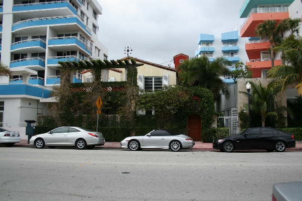 Beach skyline street car Photo