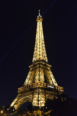 Foto Arsitektur malam menara tengara