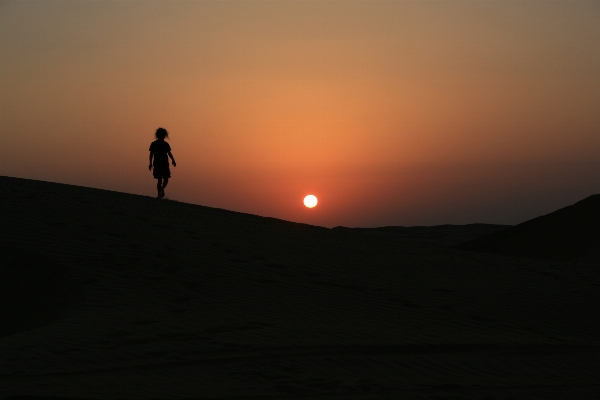 Landscape horizon mountain girl Photo