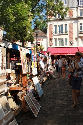 Foto Jalan kota paris kerumunan