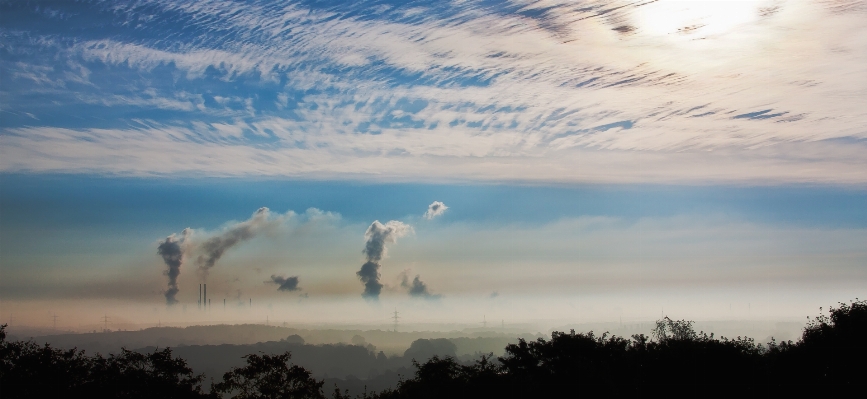 Foto Alam cakrawala awan hitam dan putih
