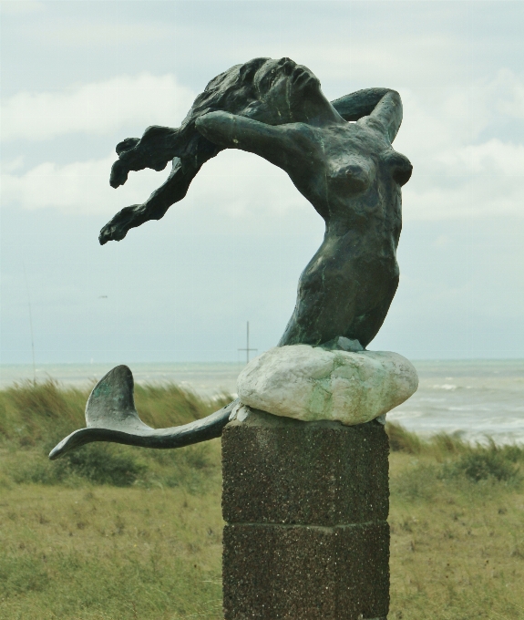 Baum rock monument statue