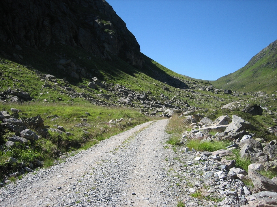 Paesaggio natura selvaggia
 a piedi