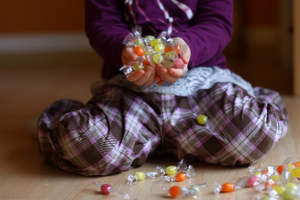 Girl play flower purple Photo