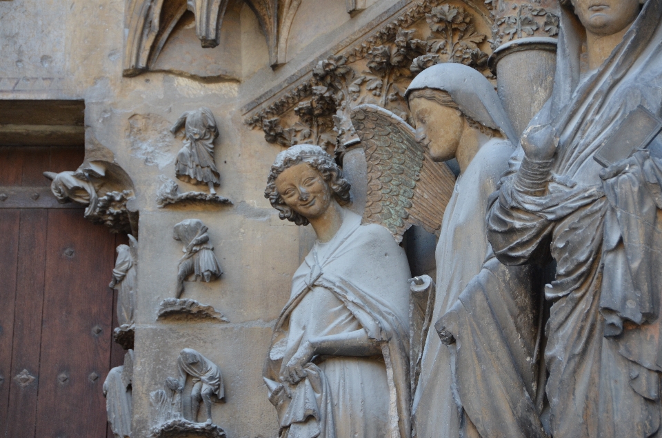 Monumento frança estátua catedral