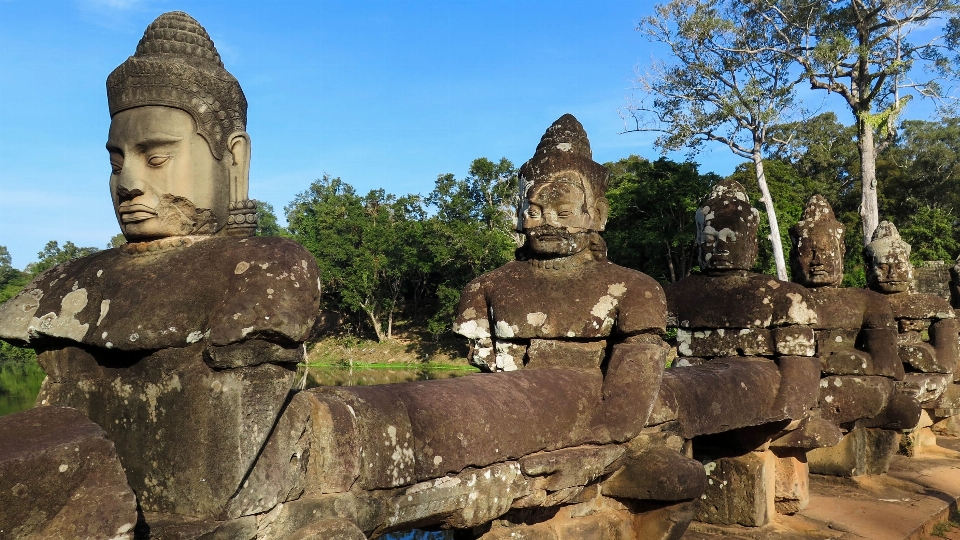 Rock monument statue asie