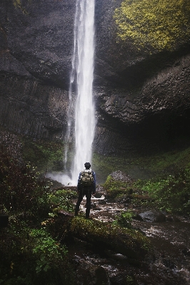 Foto Acqua natura rock cascata