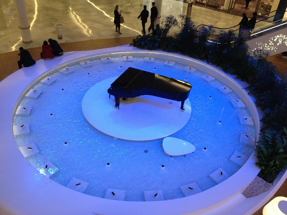 Piscina
 pianoforte blu fontana