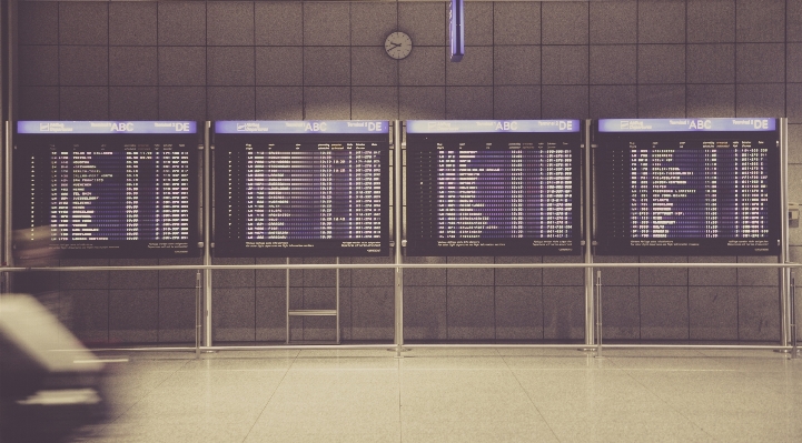 ボード 壁 飛ぶ 空港 写真