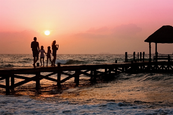 Foto Pria pantai laut pesisir