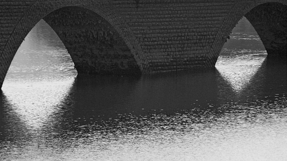 Acqua bianco e nero
 ponte